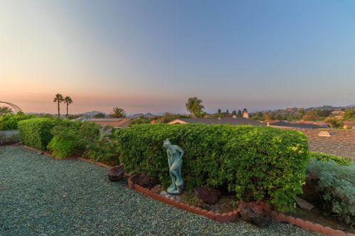 16501 San Tomas Dr, San Diego, CA 92128-2705