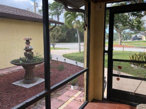 1093 Sandia Dr, Fort Pierce, FL 34983-2688