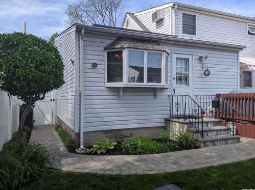 710 Carlton Rd, Babylon, NY 11704-7104