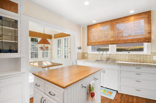 22 Islay St, Santa Barbara CA  93101-2423 exterior