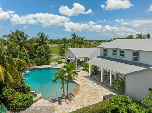 6990 1st St, Vero Beach, FL 32968-9245