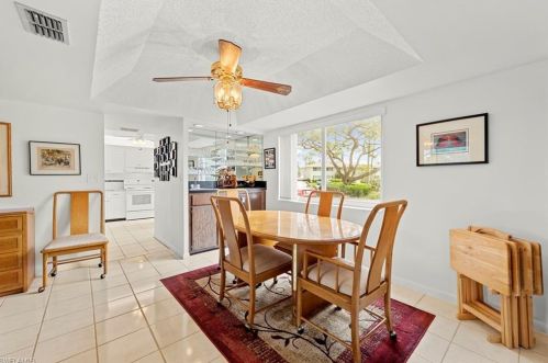 291 Winners Cir, Naples, FL 34112-3103