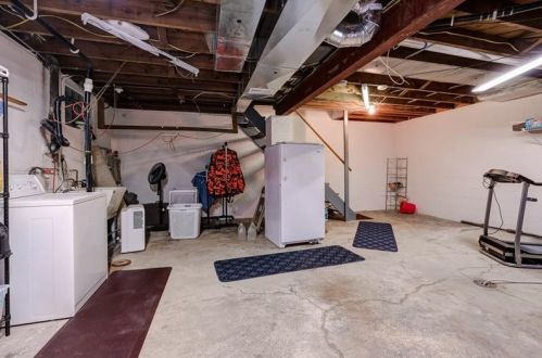 319 Pine St, Zelienople PA  16063-1821 exterior