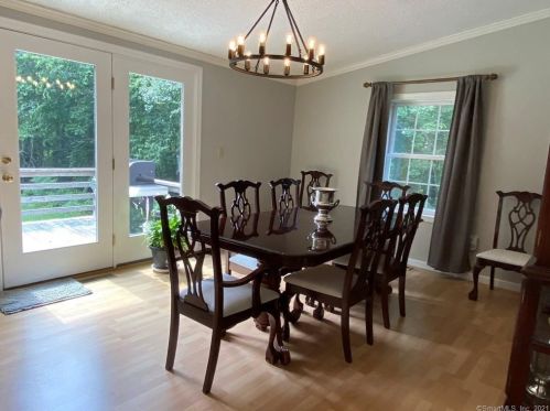 8 Cypress Rd, Uncasville CT  06382-1420 exterior