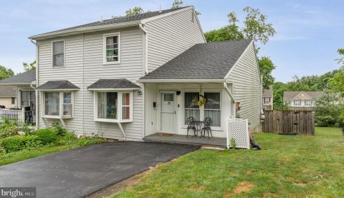 15 Roosevelt St, West Enola, PA 17025-2736