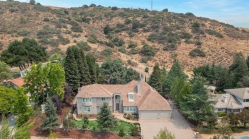 18660 Castle Lake Dr, Morgan Hill CA  95037-9472 exterior