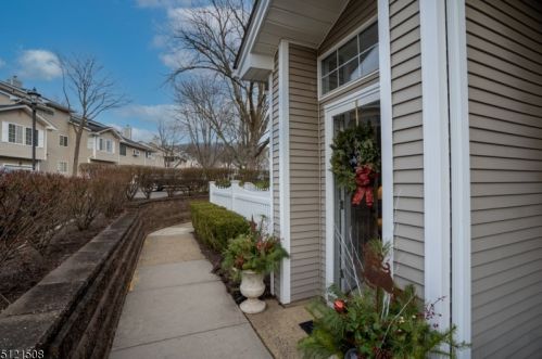 95 Ashley Ct, Bedminster, NJ 07921-1445