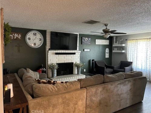 436 Douglas St, Bakersfield CA 93308-2378 exterior