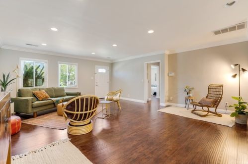 17434 Tiara St, Van Nuys CA  91316-1357 exterior