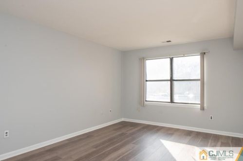 109 Sharon Garden Ct, Woodbridge NJ  07095-4308 exterior