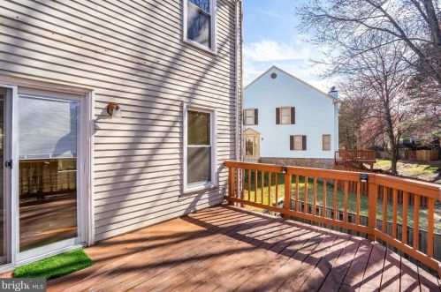 8498 Laurel Oak Dr, Springfield VA  22153-3548 exterior