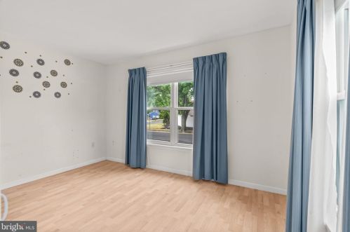 701 Parry Blvd, Riverton NJ  08077-3938 exterior