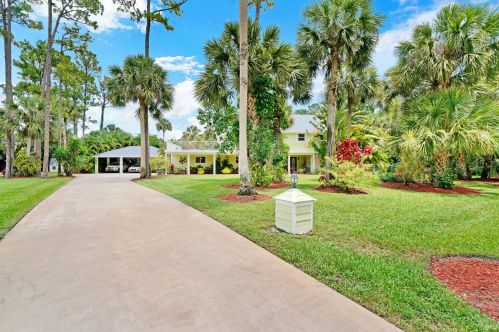 8623 Thousand Pines Ct, West Palm Beach, FL 33411-1913