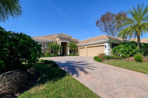 12713 Grand Traverse Dr, Dade City FL 33525-8230 exterior