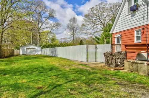 70 Tamarack St, Elwood NY  11731-4629 exterior