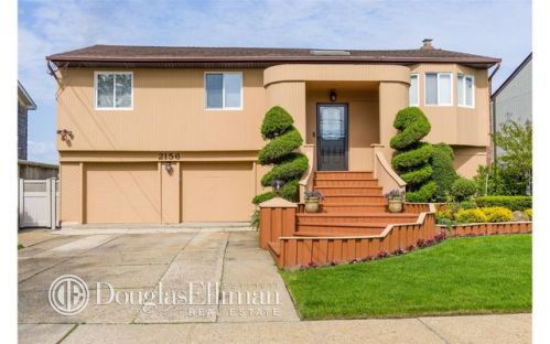 2156 Legion St, North Bellmore NY  11710-4922 exterior