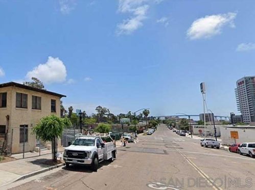 737 17th St, San Diego, CA 92101-7327