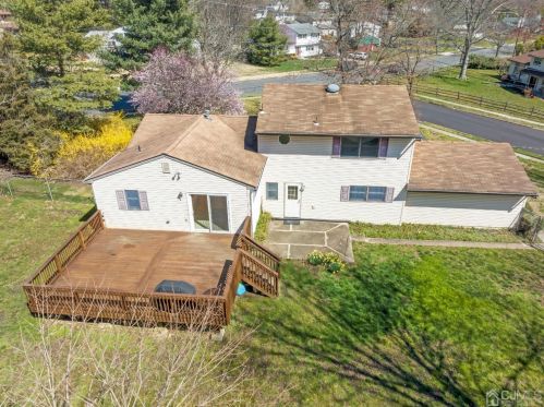 2 Perry Rd, East Brunswick NJ  08816-1324 exterior