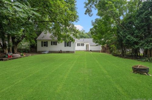 1 Beech Dr, Norwich CT 06360-2903 exterior