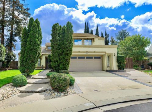 2212 Mccaffrey Ln, Riverbank, CA 95367-2643