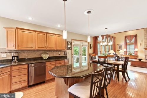 306 Deer Path Dr, Red Lion PA  17356-7800 exterior