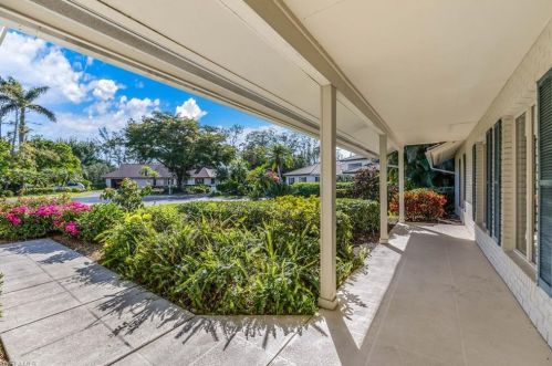1460 Hummingbird Ln, Naples, FL 34105-7423