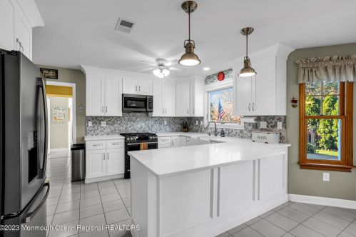 1 Mallard Ln, Tinton Falls, NJ 07712-3280