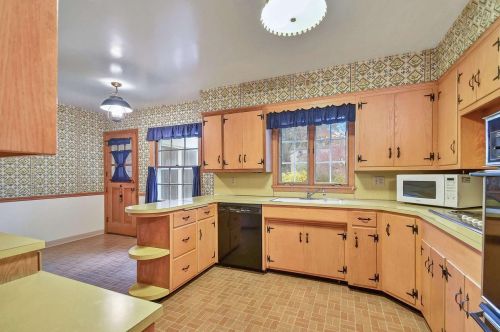 218 Warren Ct, Green Bay, WI 54301-2956