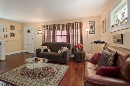 706 Drake Ave, Roselle NJ  07203-2218 exterior