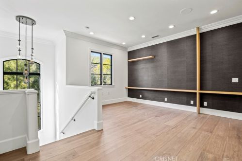 25682 Oak Meadow Dr, Santa Clarita CA  91381-0762 exterior
