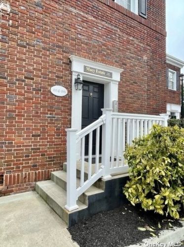 46 Islip Ave, Islip Manor, NY 11751-3617