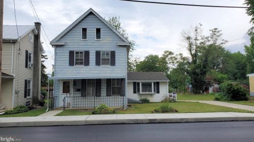 205 Pine St, Mount Holly Springs, PA 17065-1411