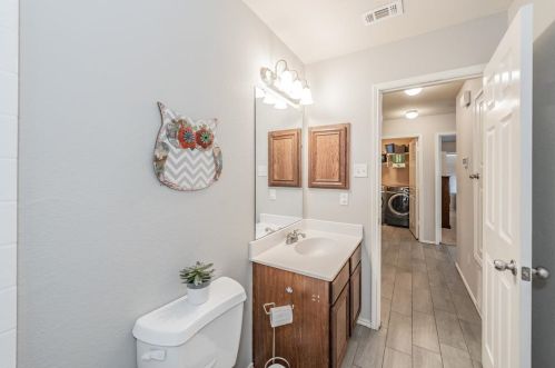 916 Raleigh Path Rd, Denton TX 76208-2907 exterior