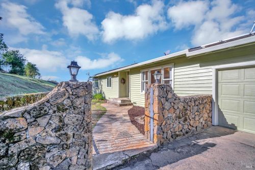 6045 Hyland Way, Penngrove, CA 94951-9714