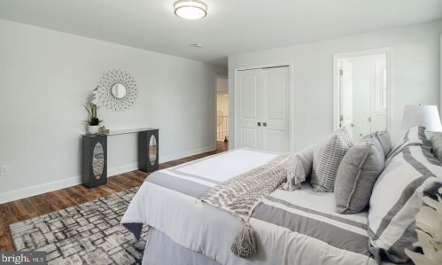 801 Meetinghouse Ct, Riverton NJ  08077-3325 exterior