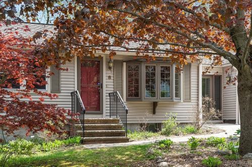 8 Brentwood Ave, Salem, NH 03079-4401