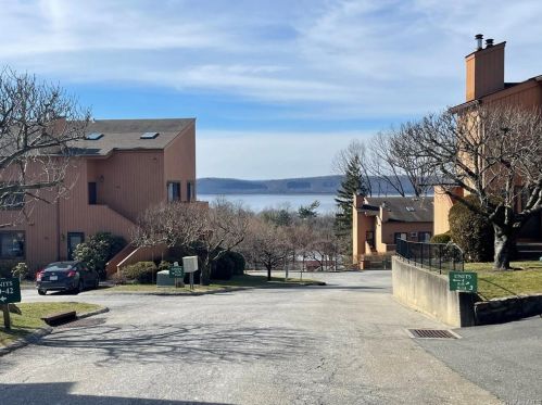 57 Hudson View Hl, Crotonville NY  10562-3329 exterior