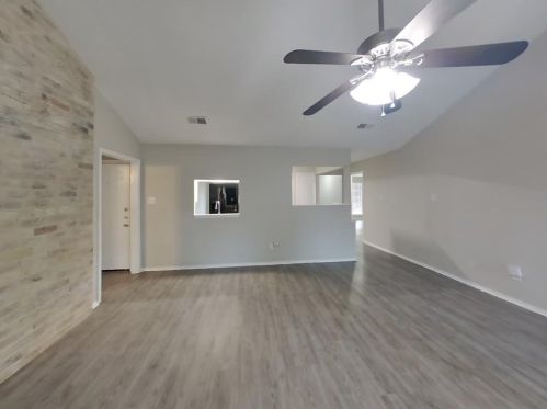7118 Foxway Ln, Humble, TX 77338-1625