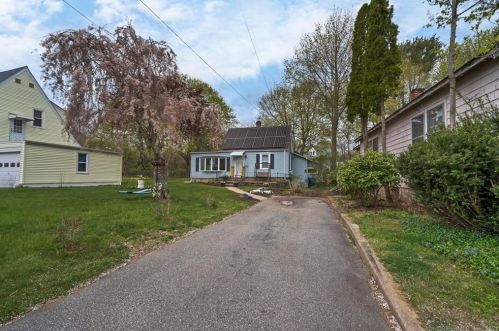4 Johnson Ct, Waterford, CT 06385-1905
