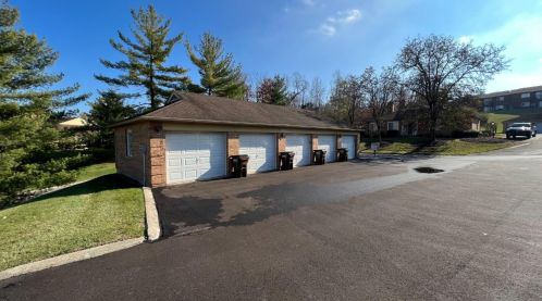 5249 Eaglesnest Dr, Cincinnati, OH 45248-8420