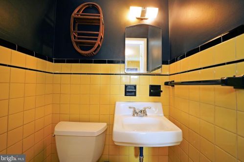 56 Roxboro Rd, Lawrence Township NJ  08648-3925 exterior