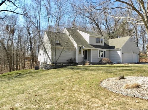 36 Jacqueline Dr, Manchester, CT 06040-7068