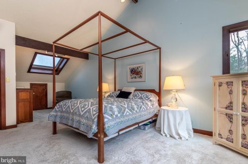 1006 Gwilym Cir, Berwyn PA  19312-2237 exterior