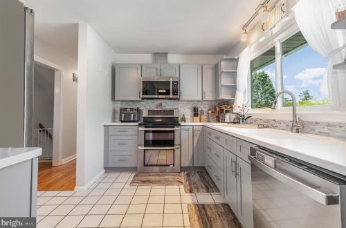 81 Moongale Dr, Carlisle PA  17013-2116 exterior