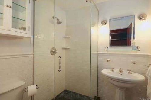 18 Patterson Brook Rd, Tuxedo Park NY  10987-4121 exterior