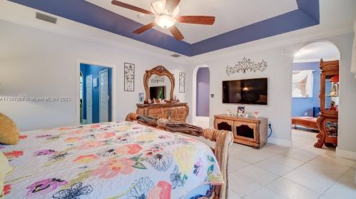 15963 79th Pl, Hialeah FL  33016-6647 exterior