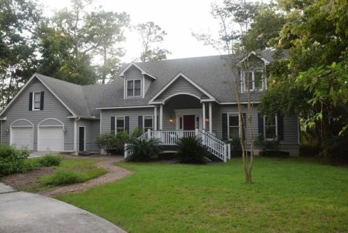 70 Dolphin Point Dr, Beaufort, SC 29907-1715
