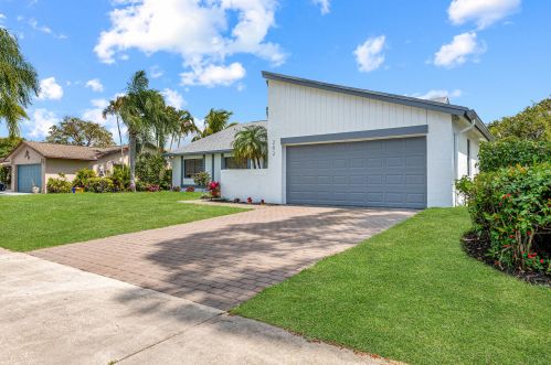202 Dove Cir, West Palm Beach, FL 33411-1705
