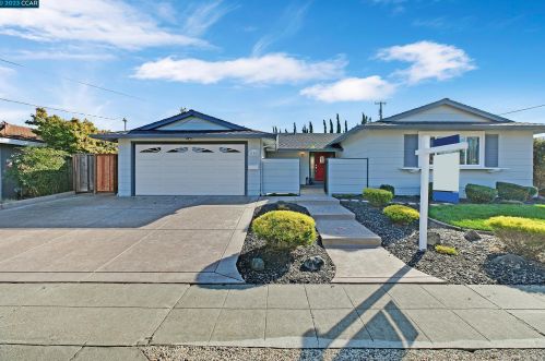 11655 Betlen Dr, Pleasanton CA  94568-2715 exterior