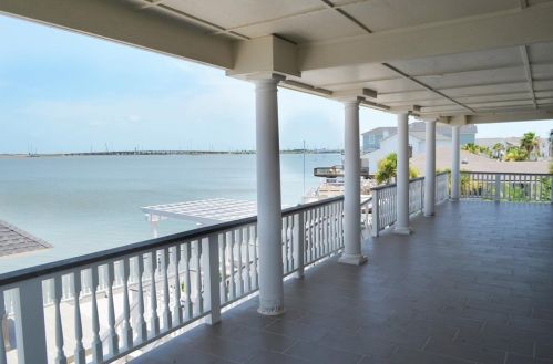 534 Paradise, Galveston TX  77554-6189 exterior